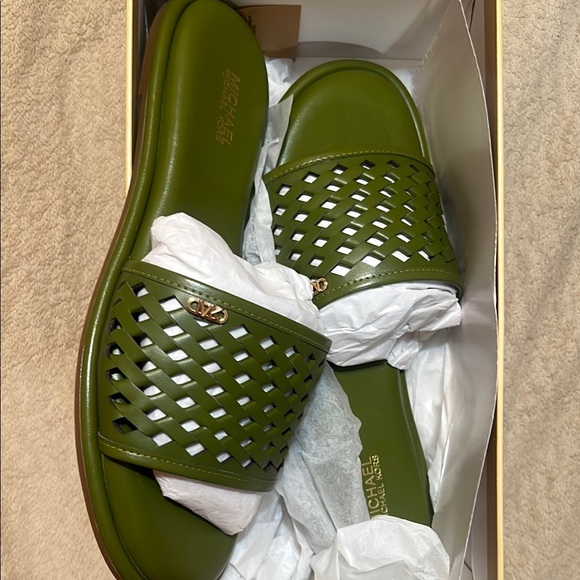 Michael Kors Olive Green Lattice Slides - Picture 1 of 2